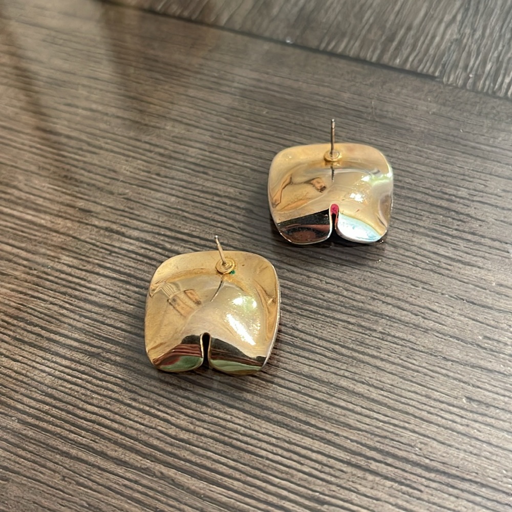 Vintage Wavey Shaped Square Earrings with Coral / Salmon Colored Enamel - Picture 4 of 16